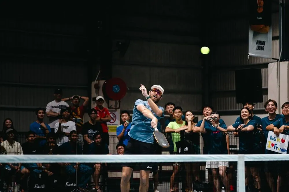 A young fan cheering at an ATP Club event